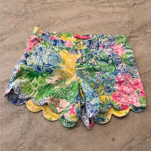 Lilly Pulitzer size 4. scalloped shorts. Perfect condition. Make offers!!!!